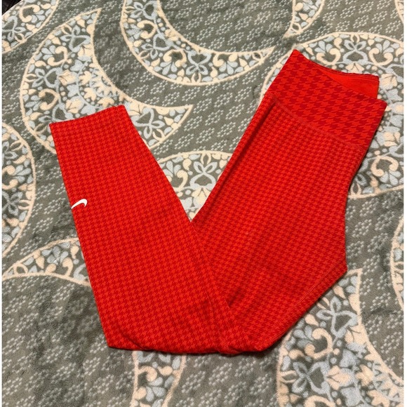 Nike Pants - Nike Dri-FIT Womens Red Houndstooth High Waisted Training Leggings Size Small